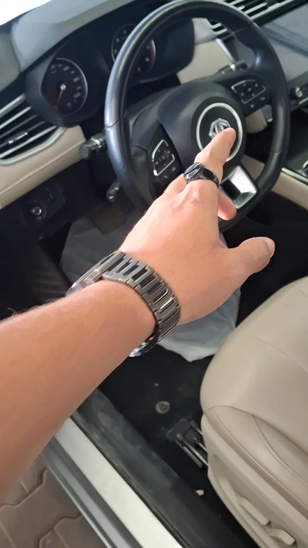 Car video thumbnail 1 of 7