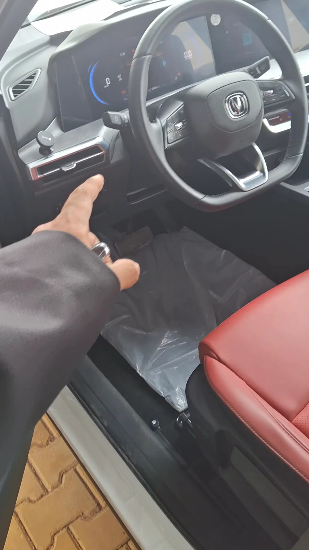 Car video thumbnail 1 of 8