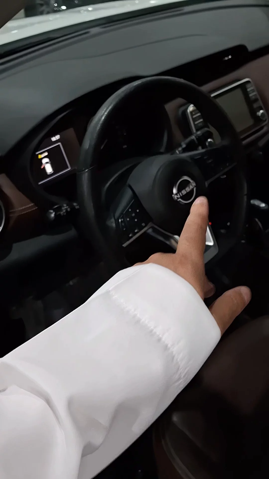 Car video thumbnail 1 of 9