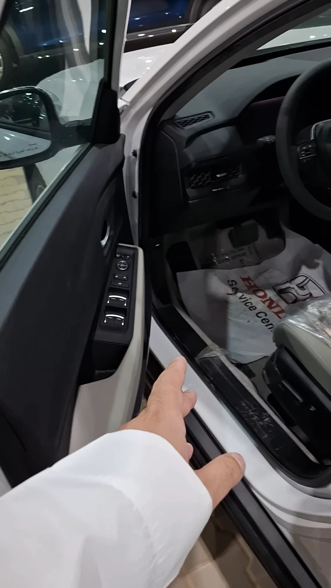 Car video thumbnail 1 of 10