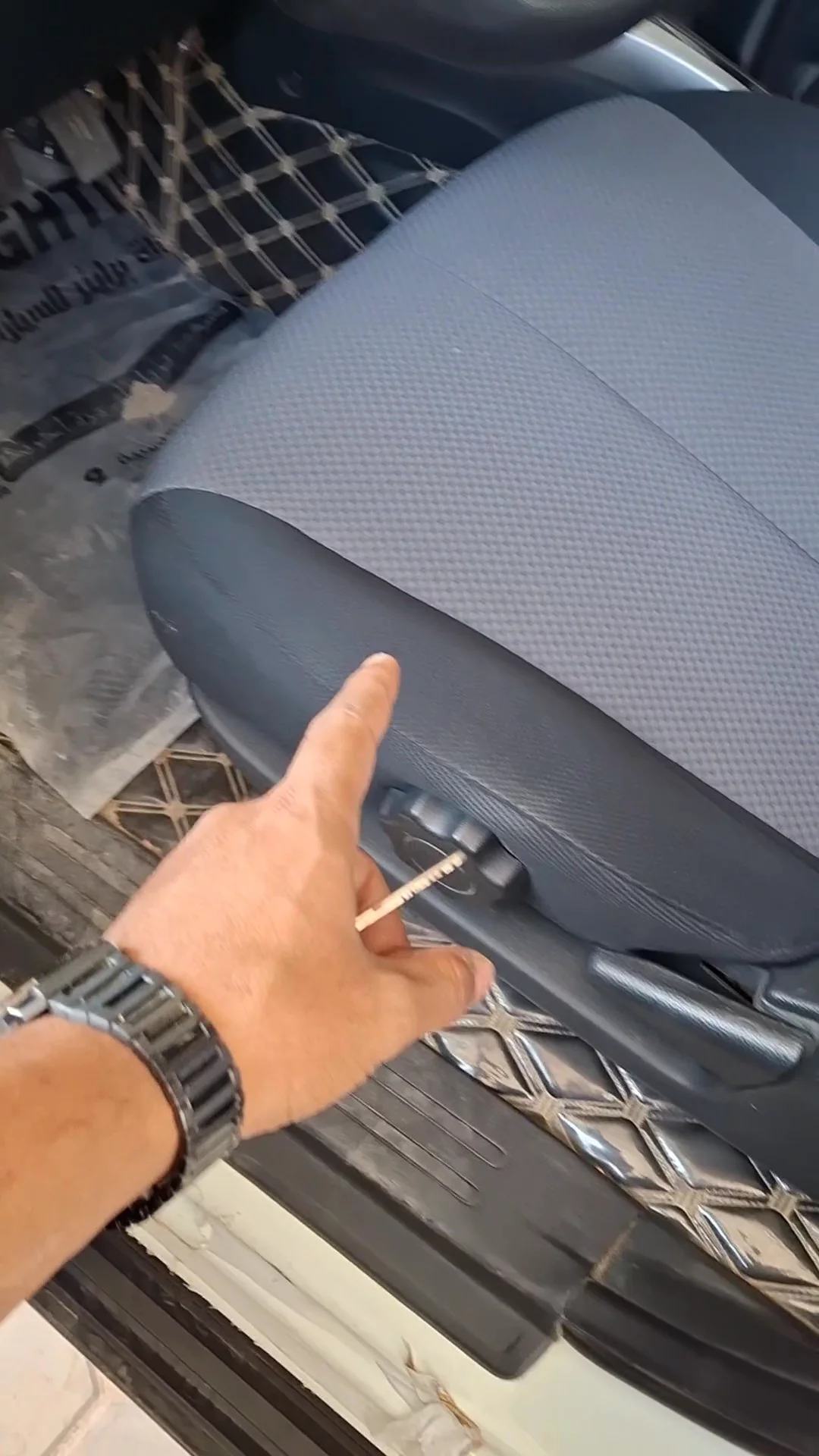 Car video thumbnail 1 of 7