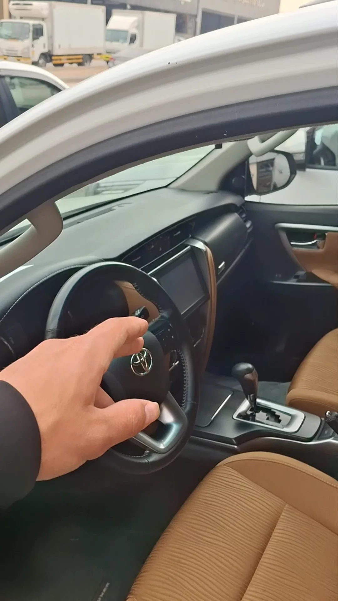 Car video thumbnail 1 of 7