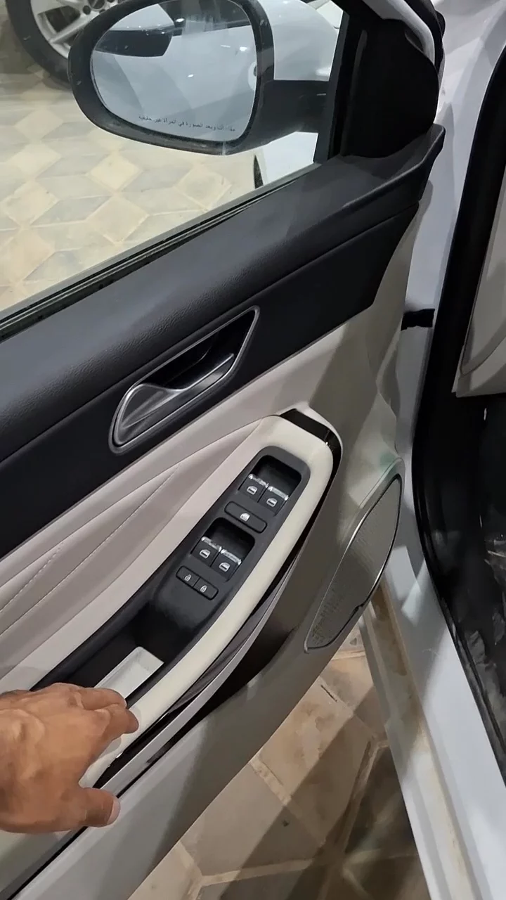 Car video thumbnail 1 of 10