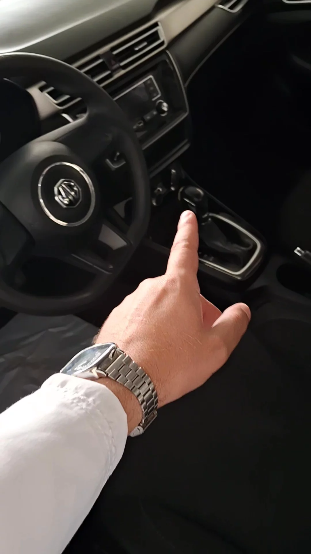 Car video thumbnail 1 of 9