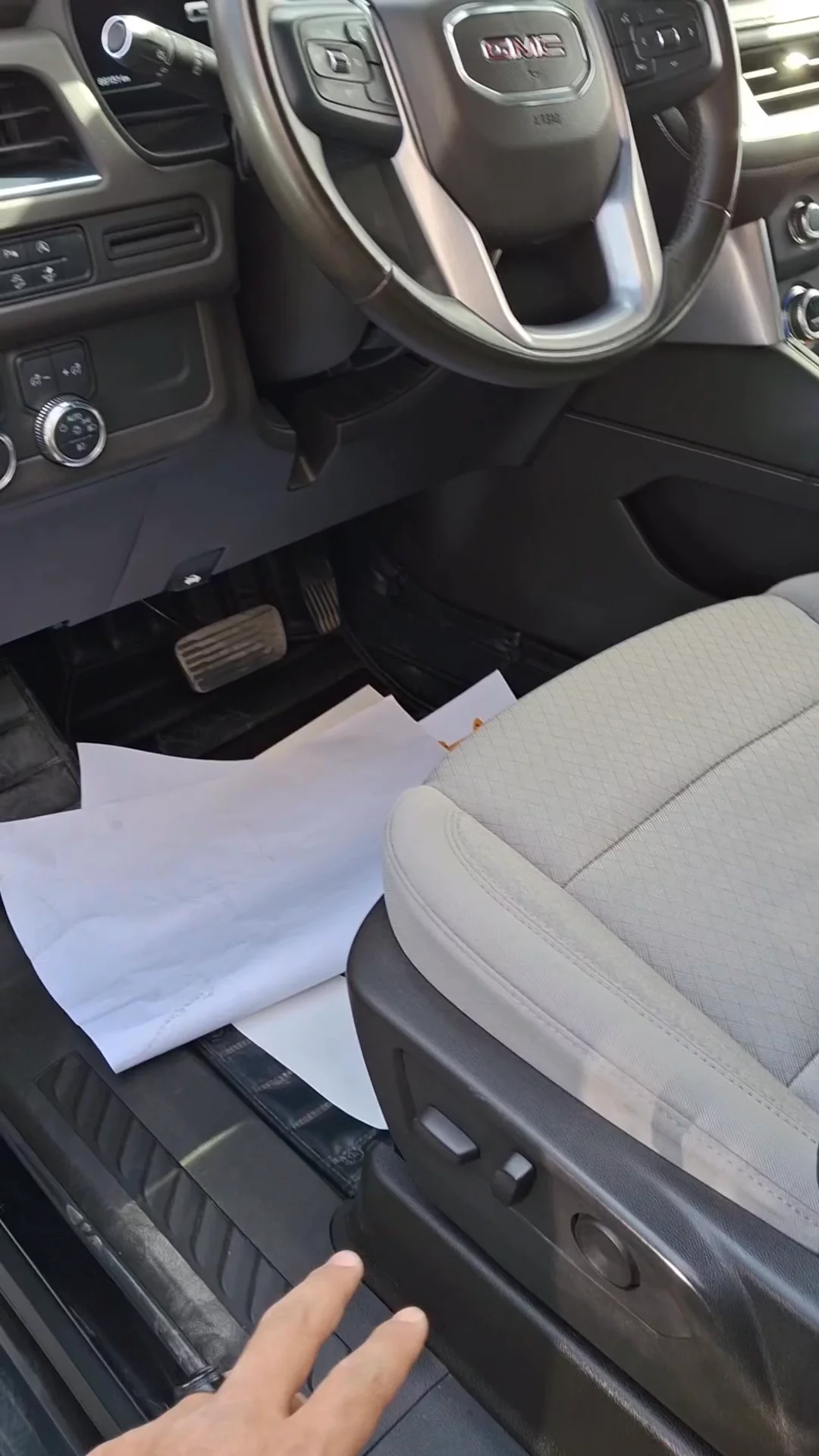 جي ام سي يوكن SLE 2023