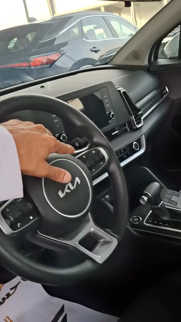 Car video thumbnail 1 of 10