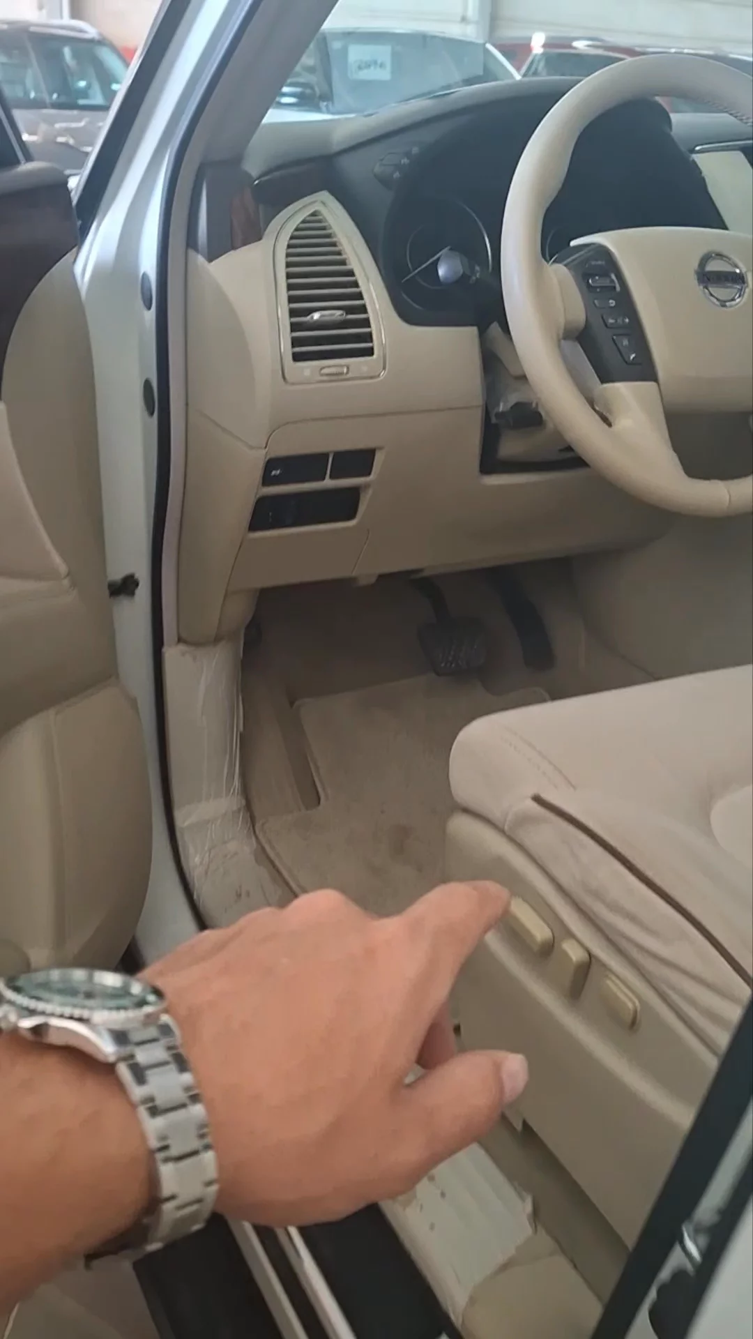 Car video thumbnail 1 of 7