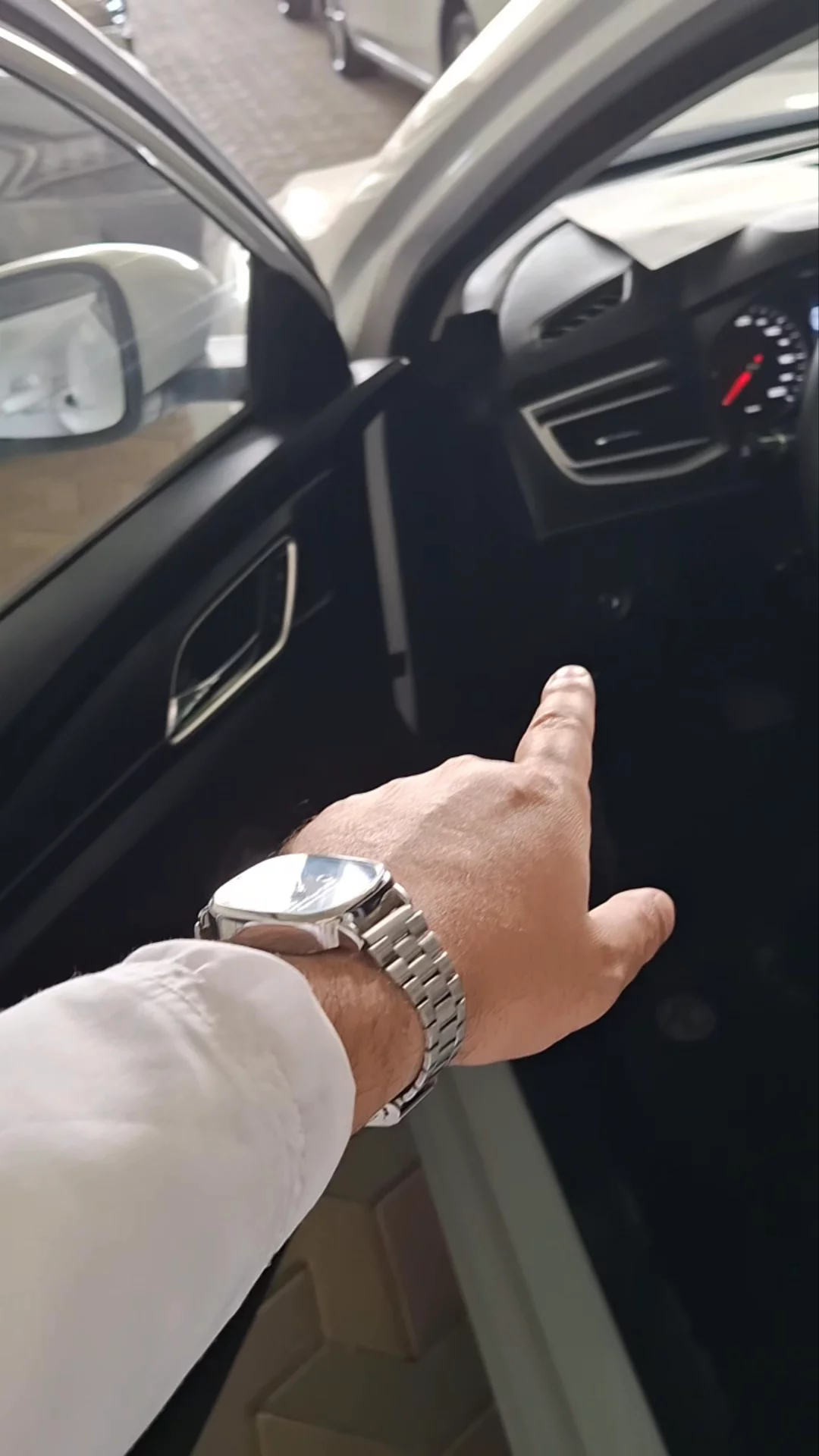 Car video thumbnail 1 of 10