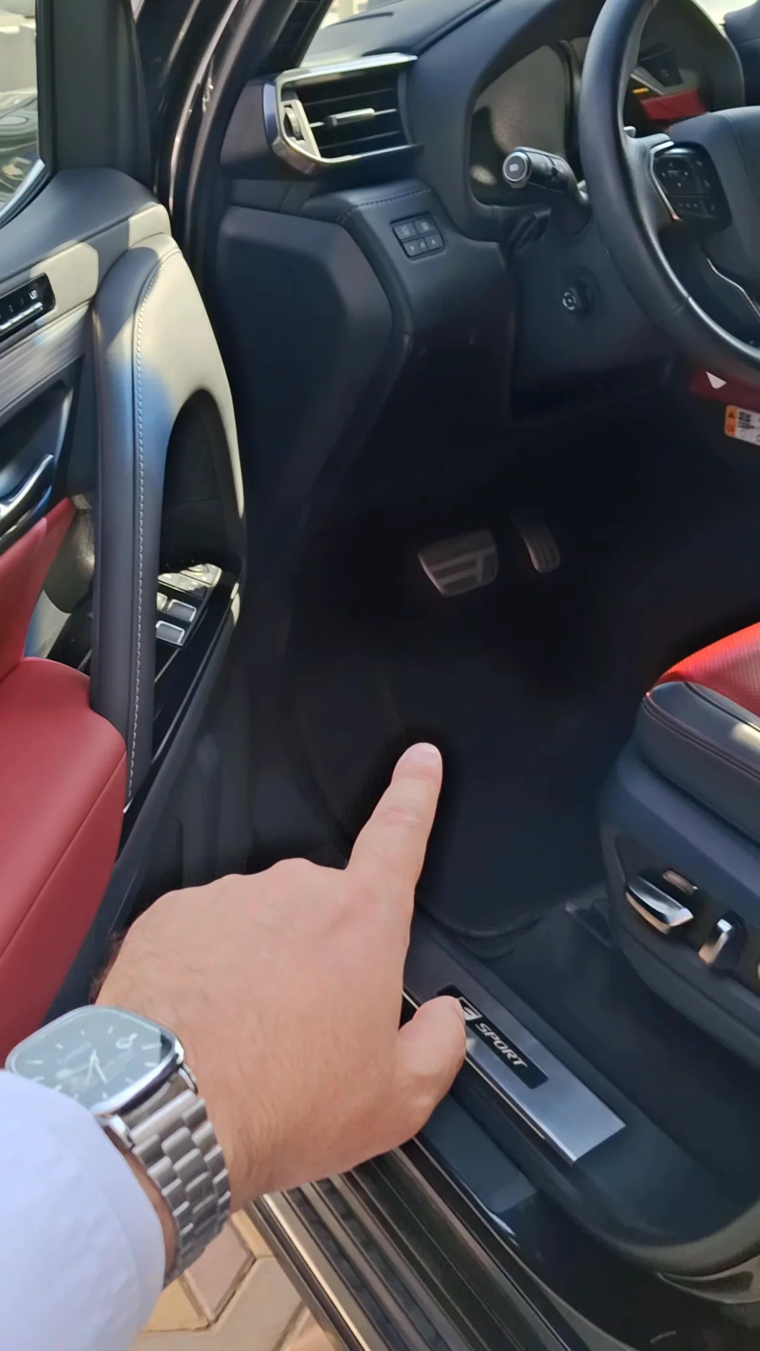 Car video thumbnail 1 of 10