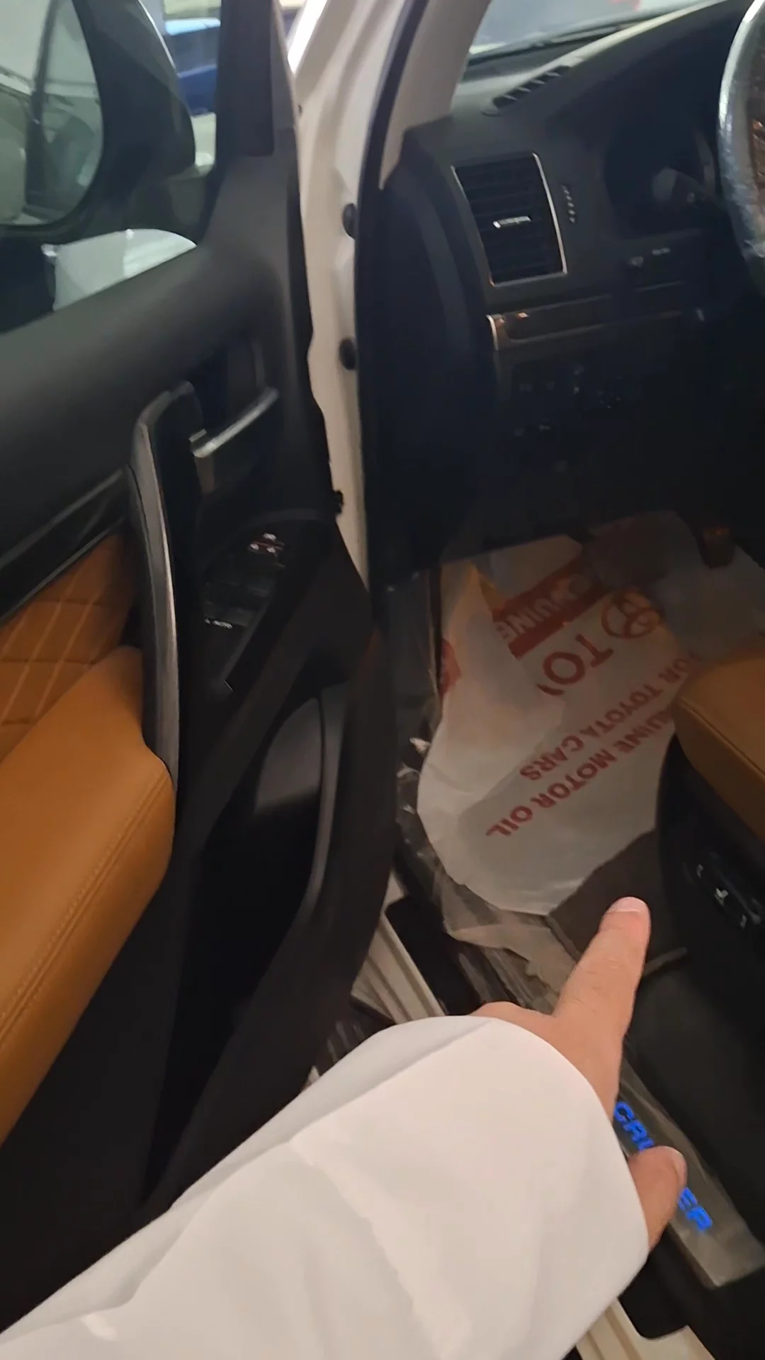 Car video thumbnail 1 of 9