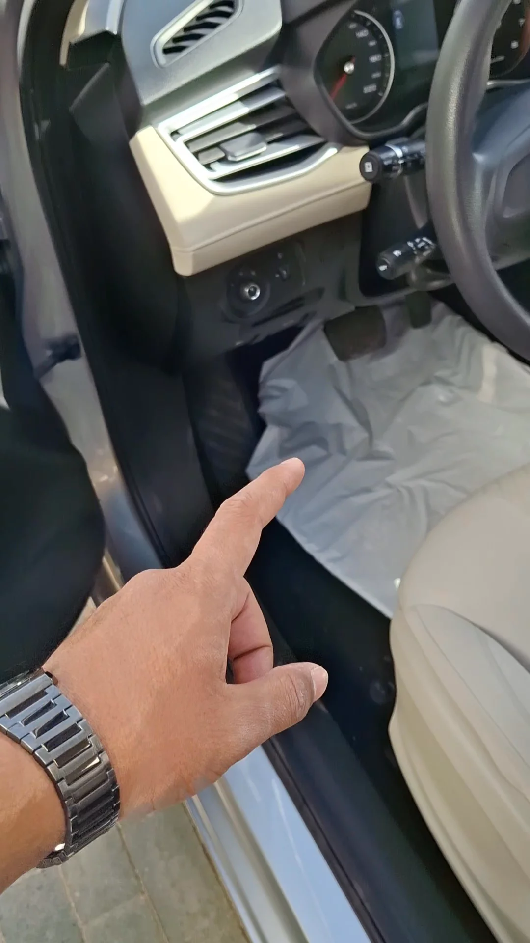 Car video thumbnail 1 of 7