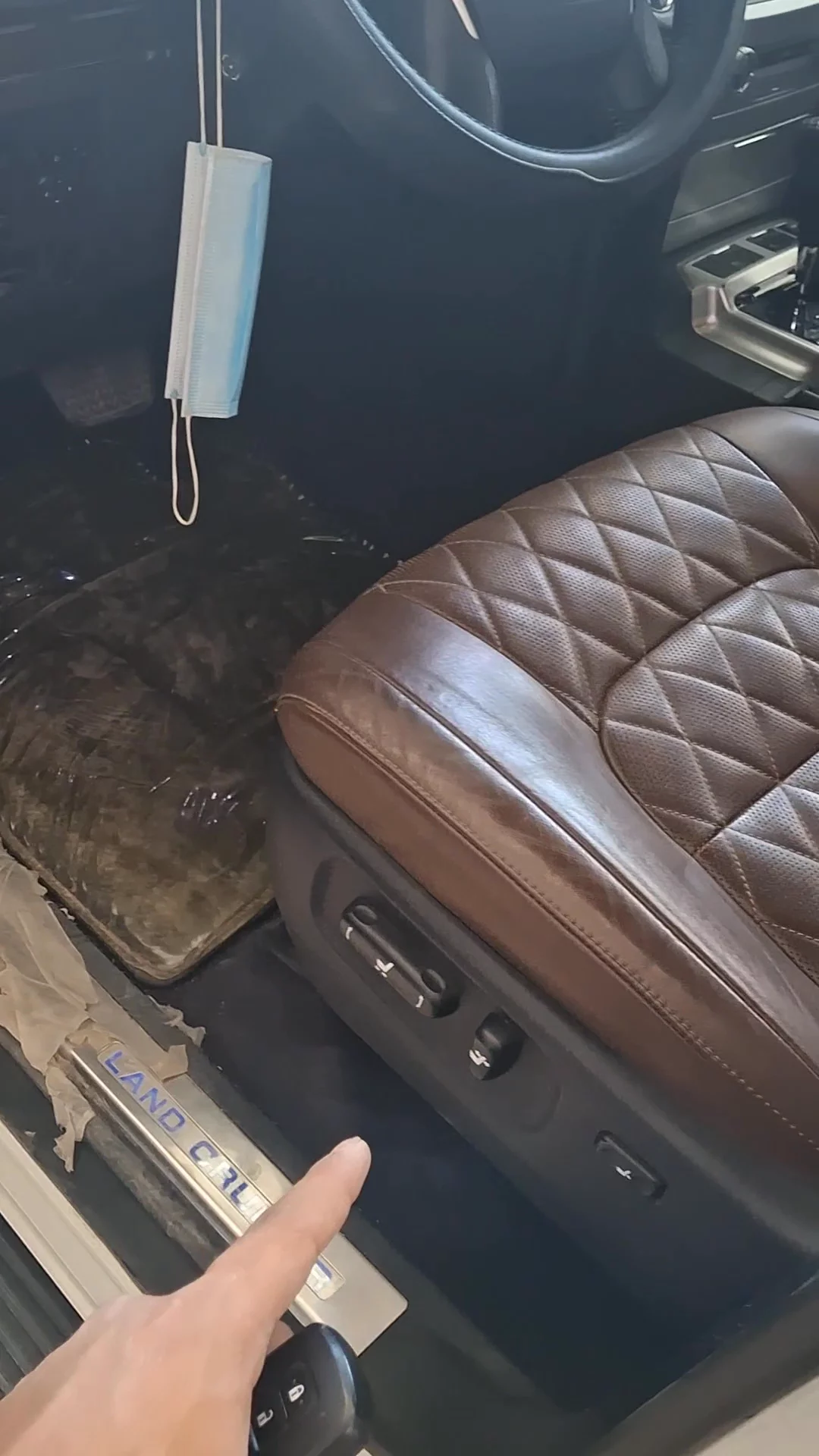 Car video thumbnail 1 of 7