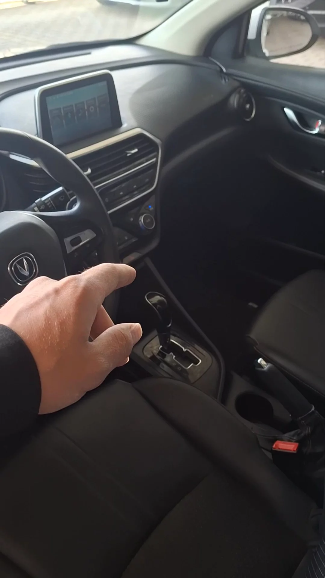 Car video thumbnail 1 of 7