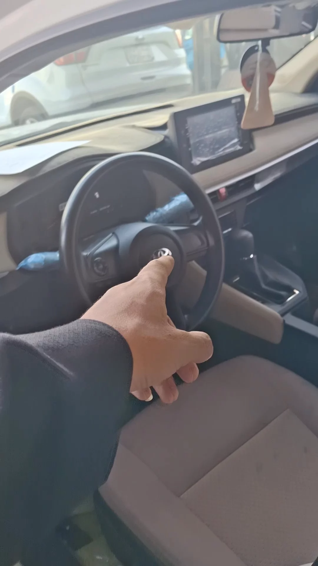 Car video thumbnail 1 of 7