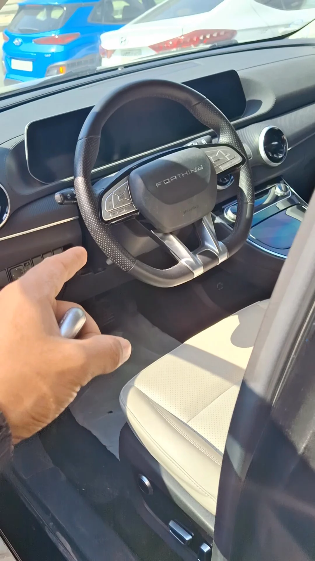 Car video thumbnail 1 of 7