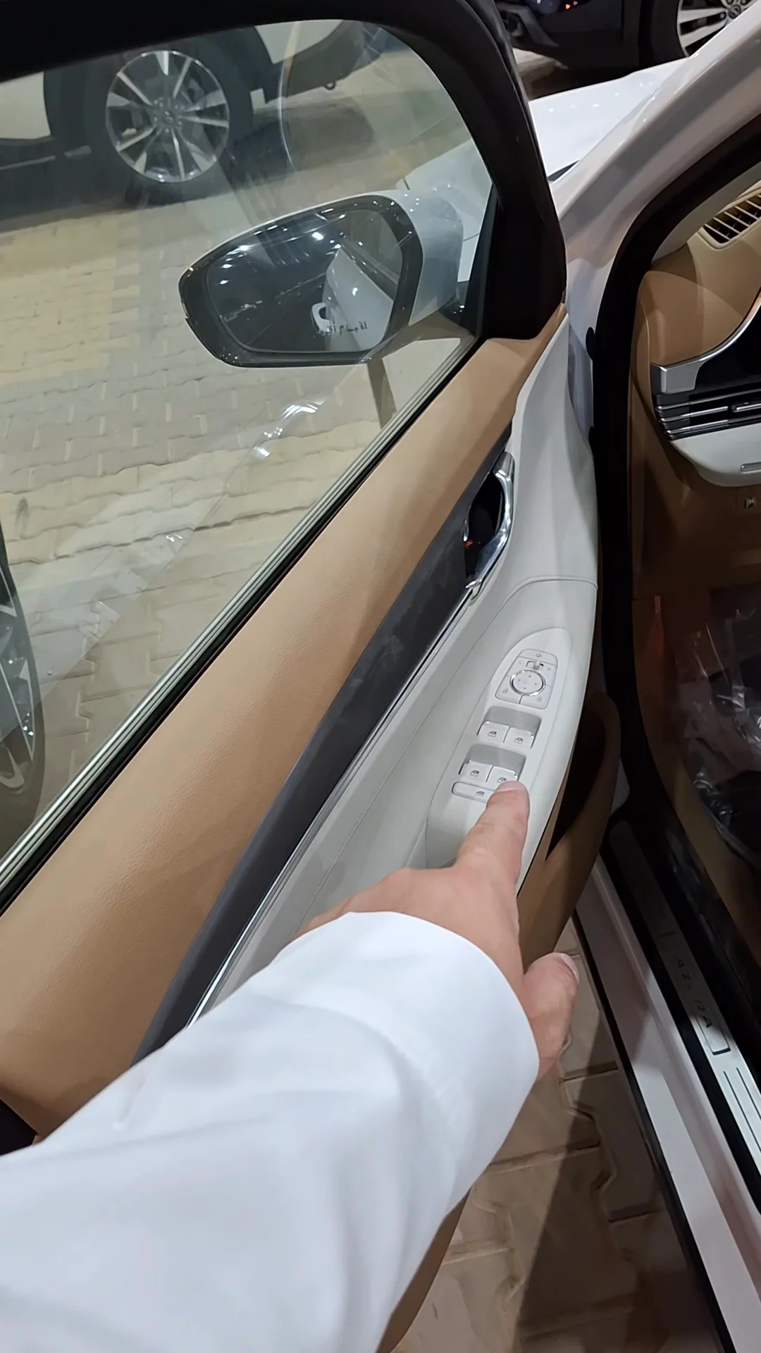 Car video thumbnail 1 of 9