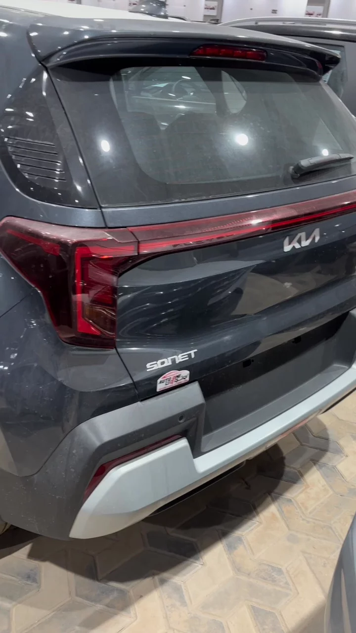 Car video thumbnail 1 of 10