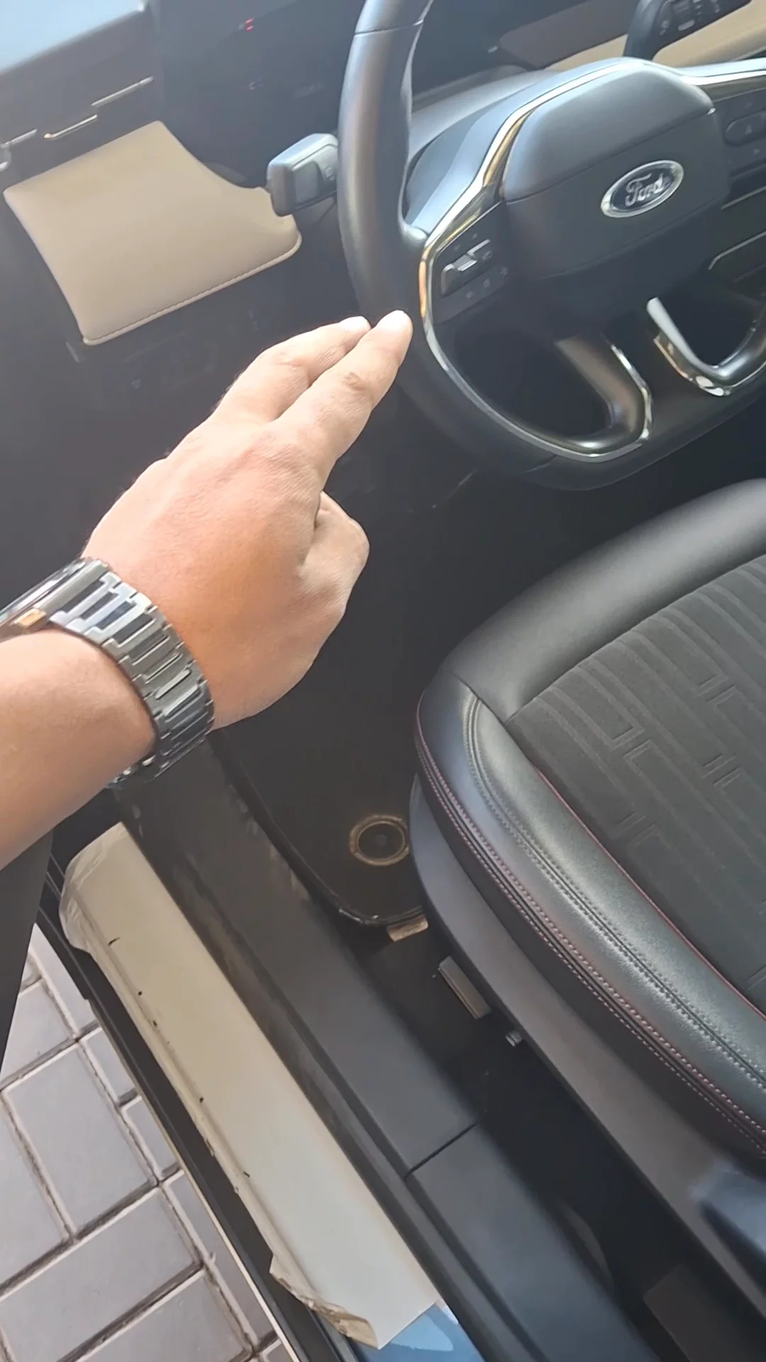 Car video thumbnail 1 of 9