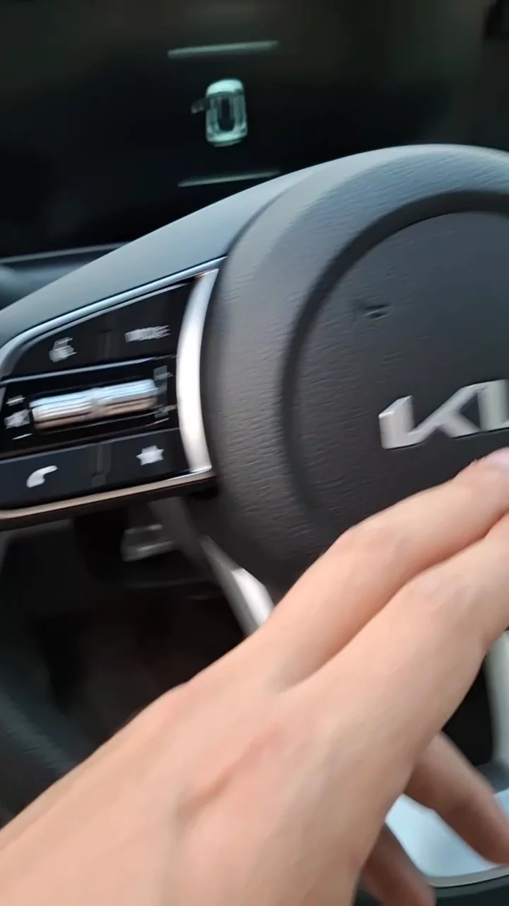 Car video thumbnail 1 of 10