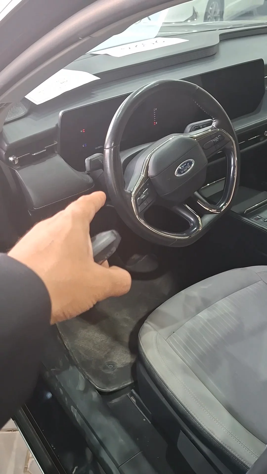 Car video thumbnail 1 of 7