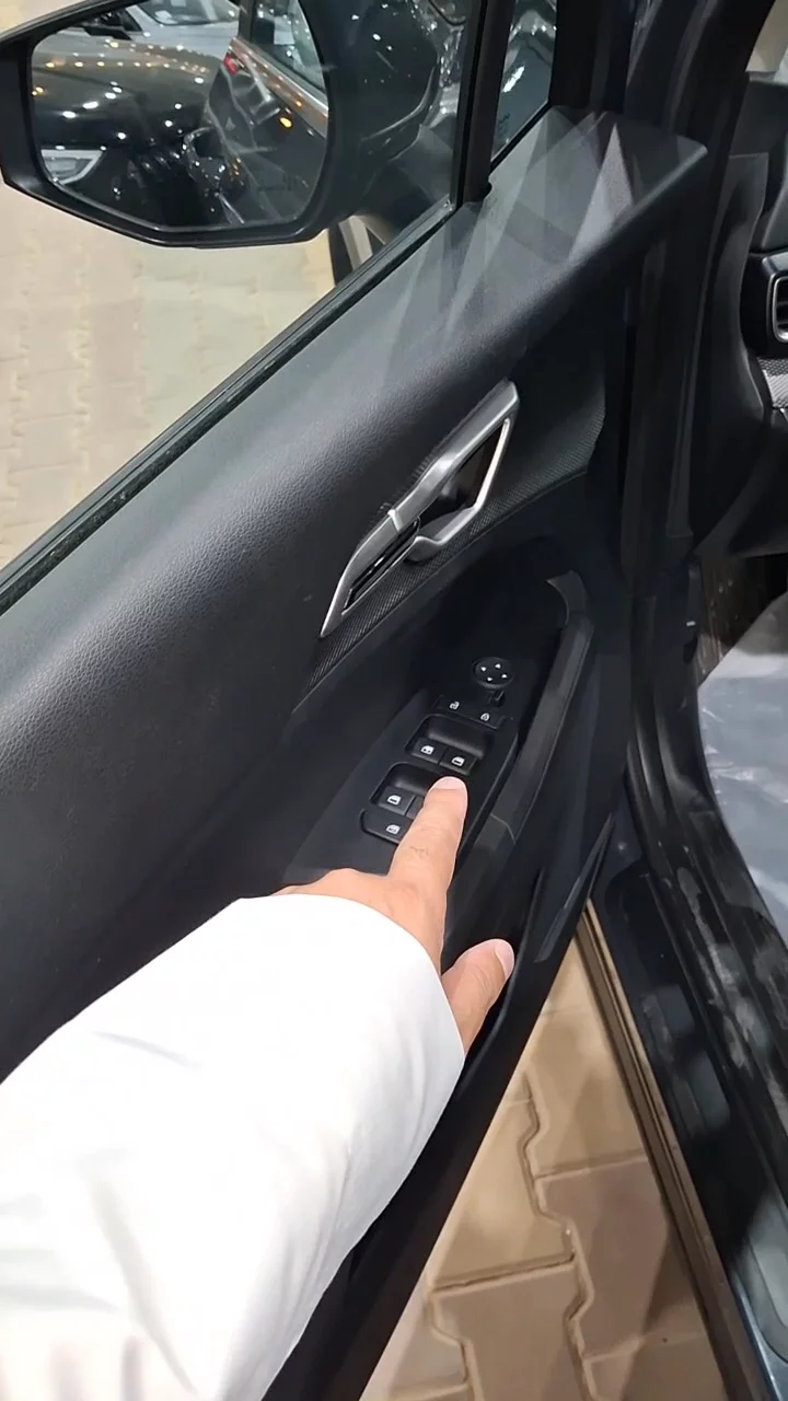 Car video thumbnail 1 of 9