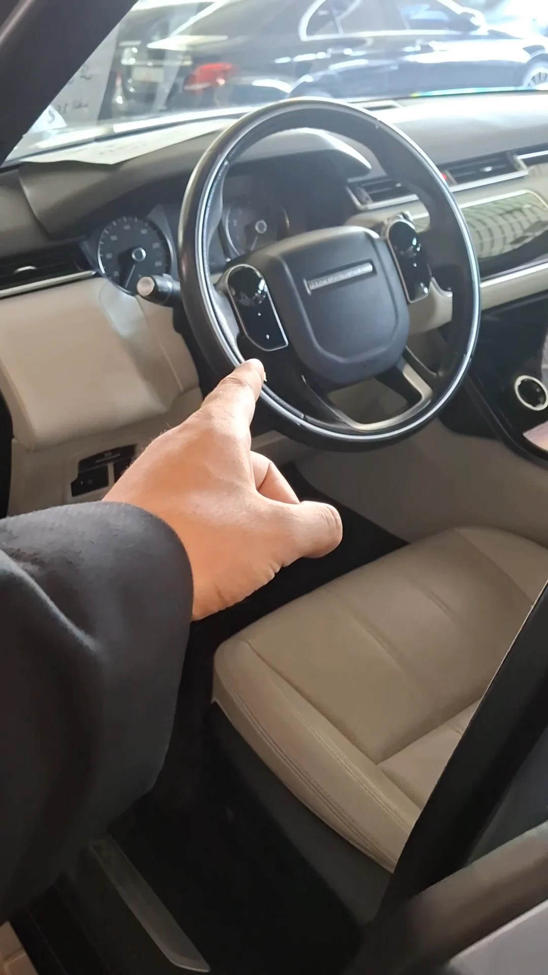 Car video thumbnail 1 of 7