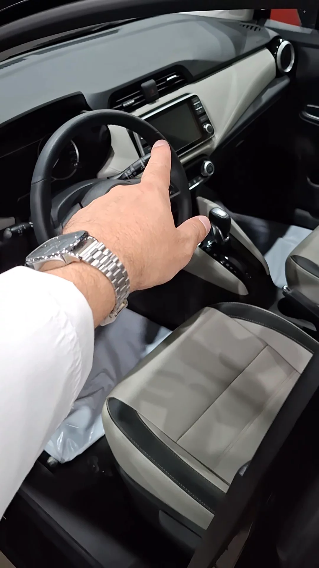 نيسان صني SL 2024