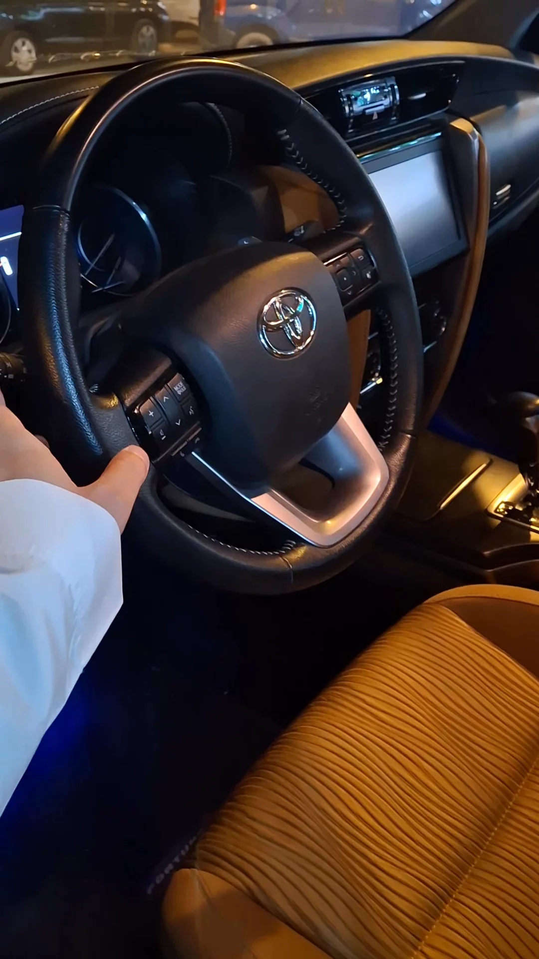 Car video thumbnail 1 of 10