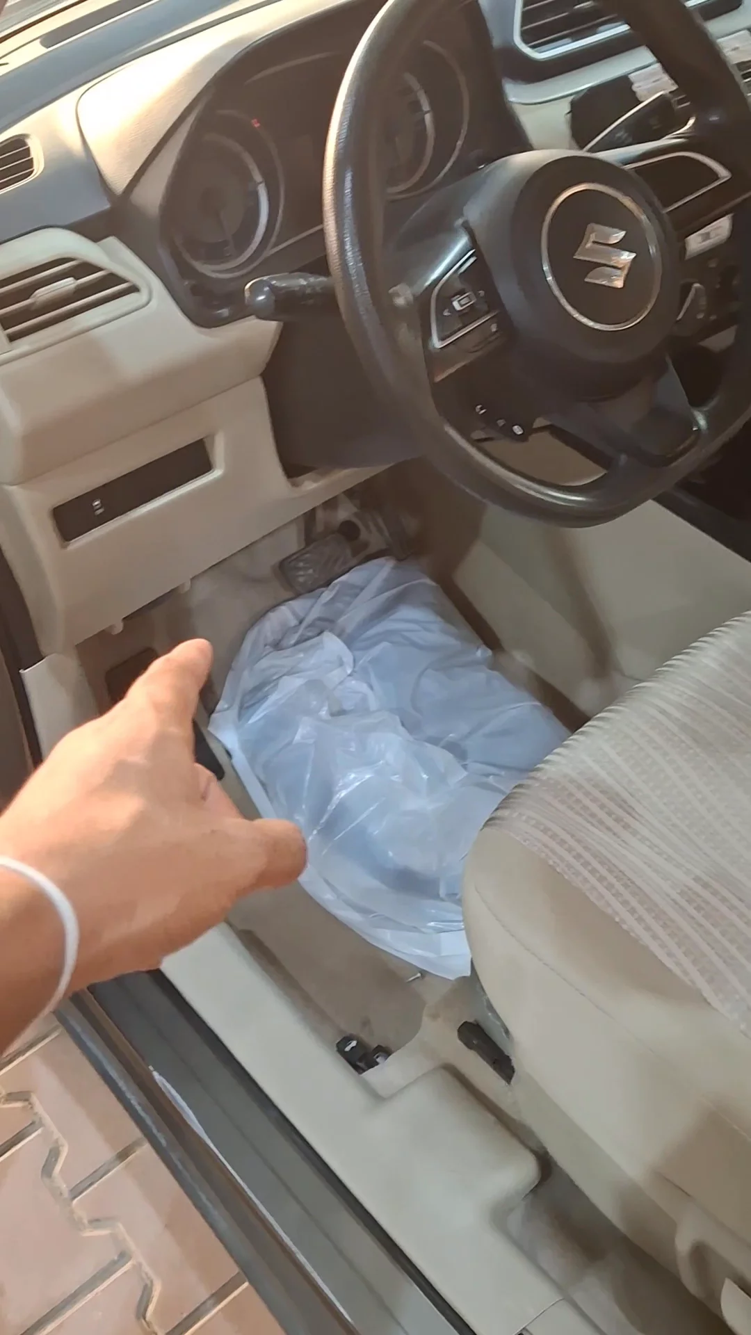 Car video thumbnail 1 of 8