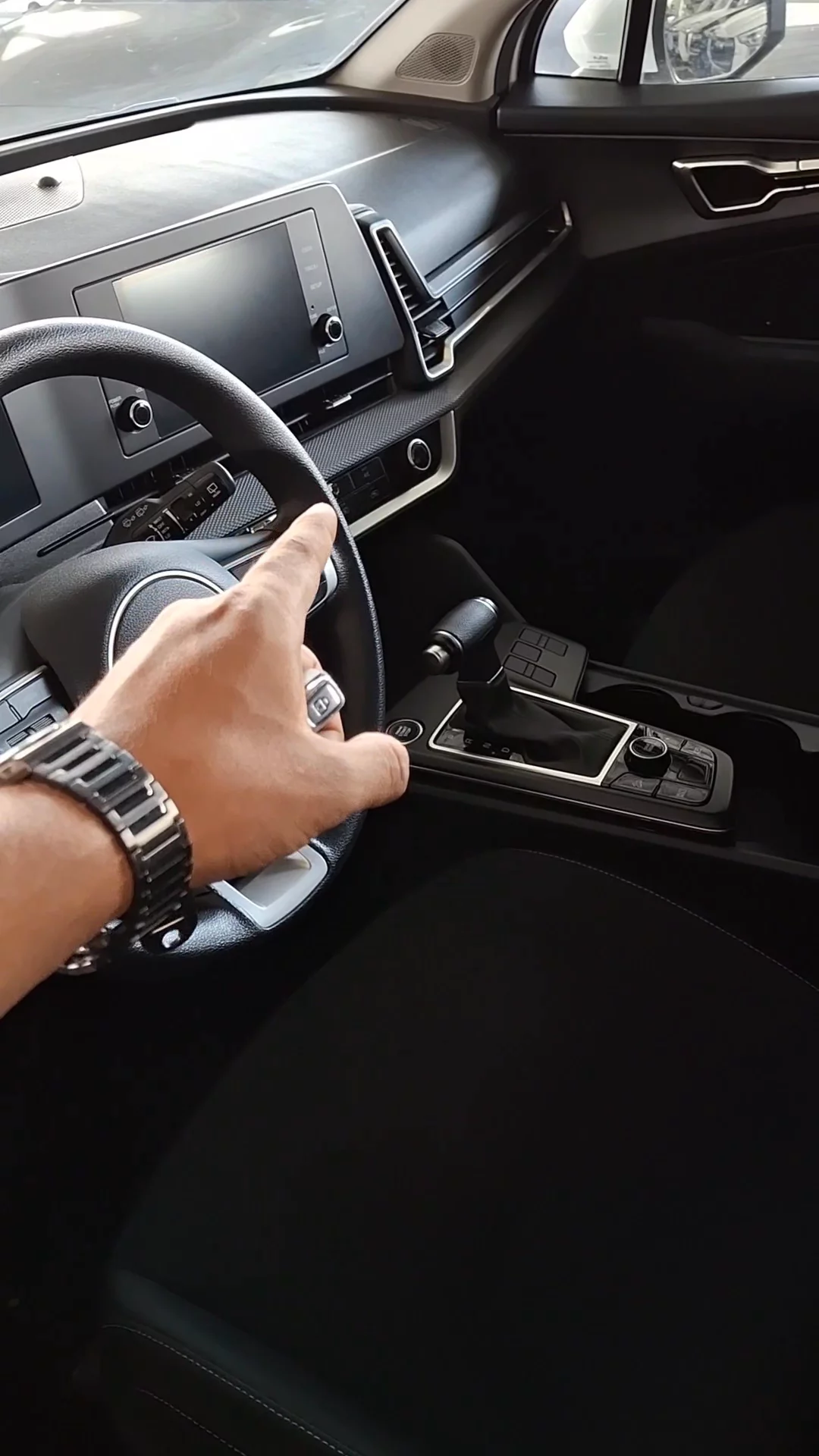 Car video thumbnail 1 of 8