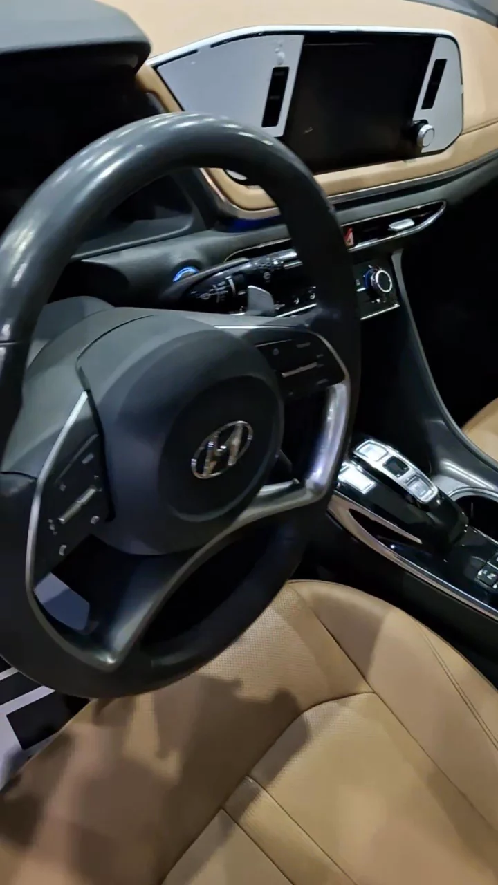 Car video thumbnail 1 of 9