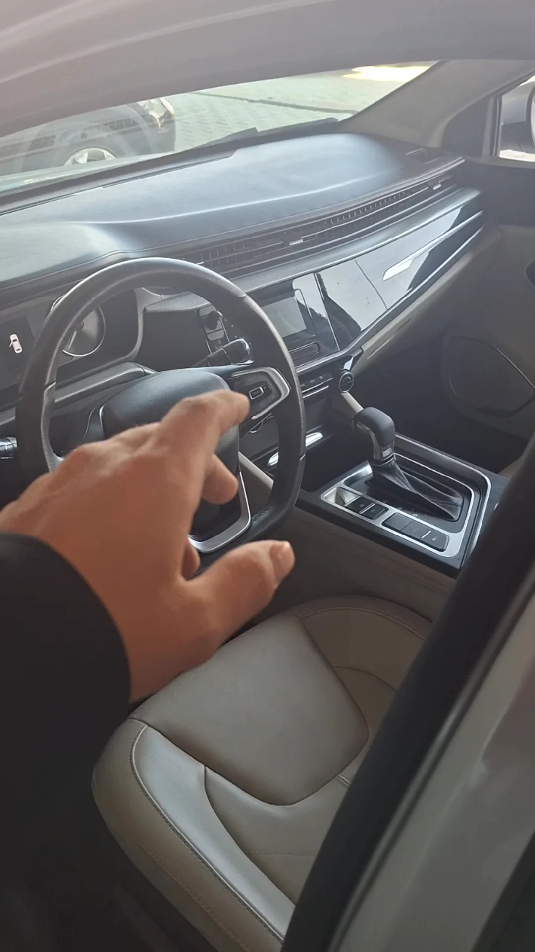 Car video thumbnail 1 of 8