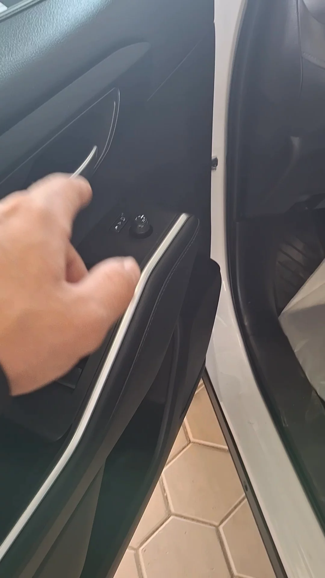 Car video thumbnail 1 of 7