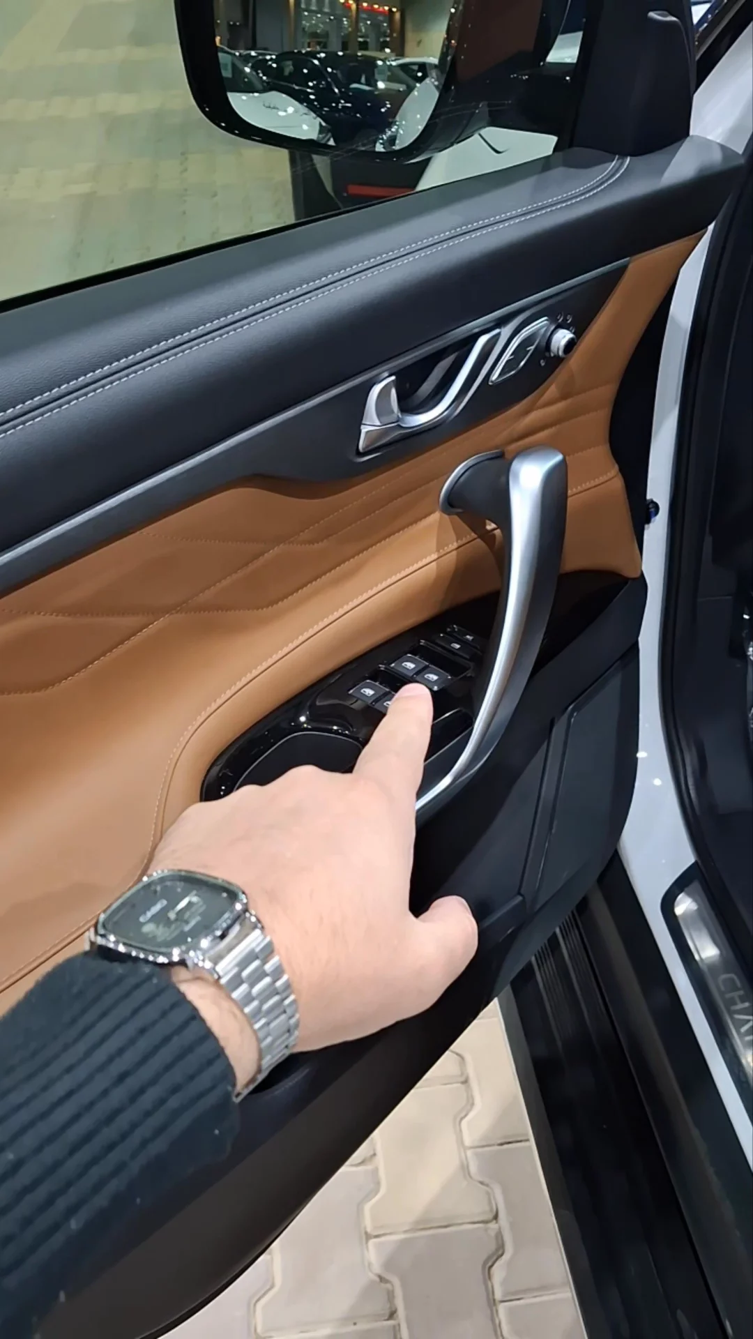 Car video thumbnail 1 of 9