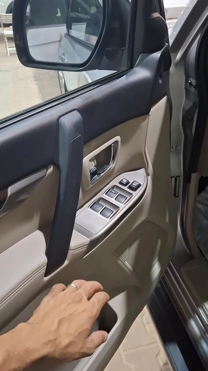 Car video thumbnail 1 of 9