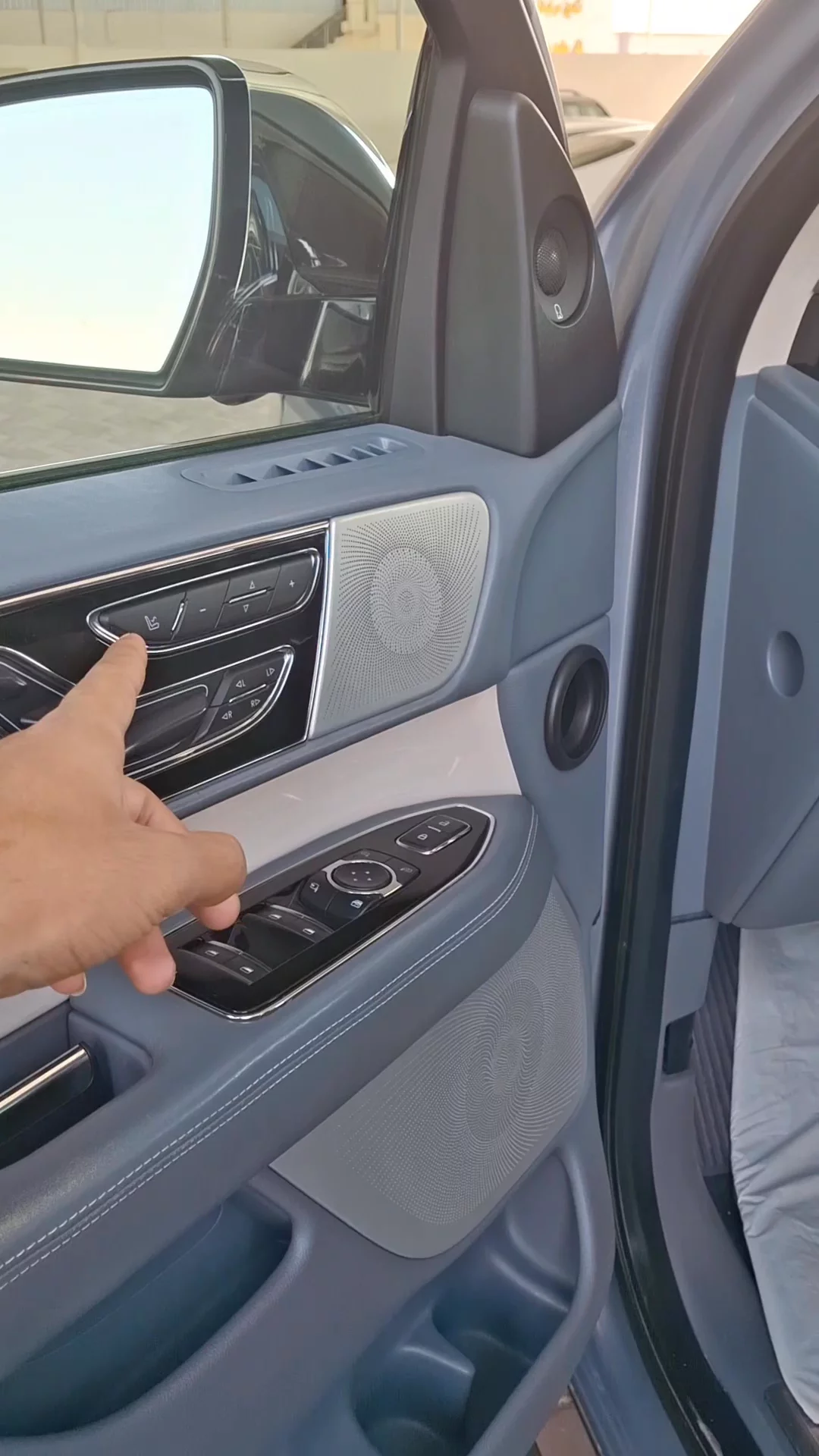 Car video thumbnail 1 of 9