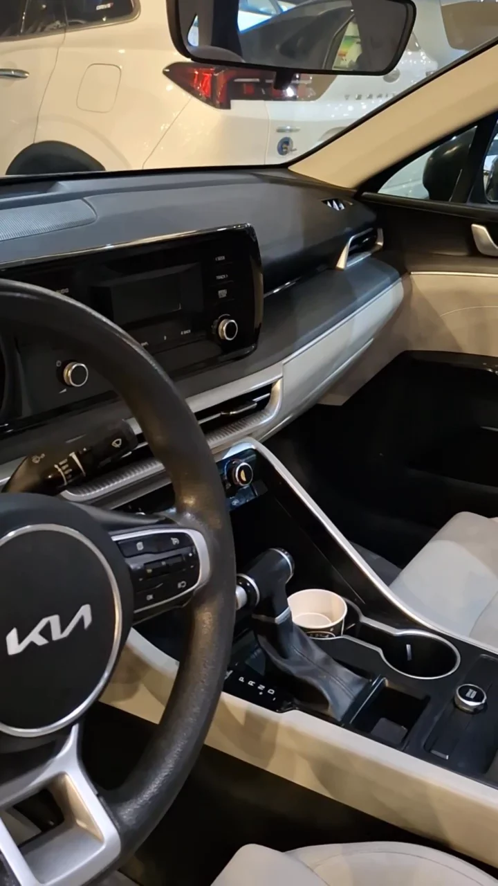 Car video thumbnail 1 of 10