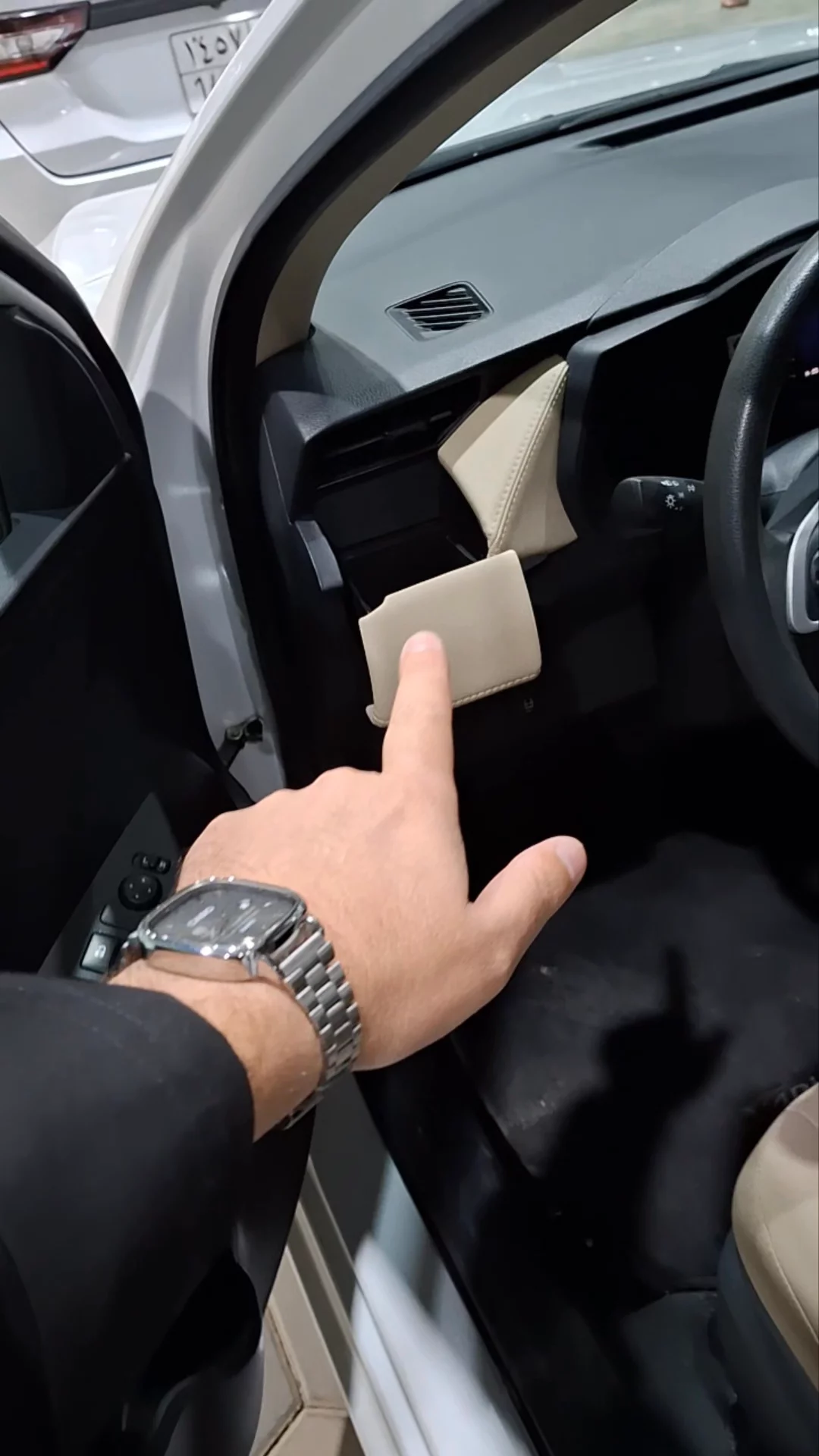 Car video thumbnail 1 of 8