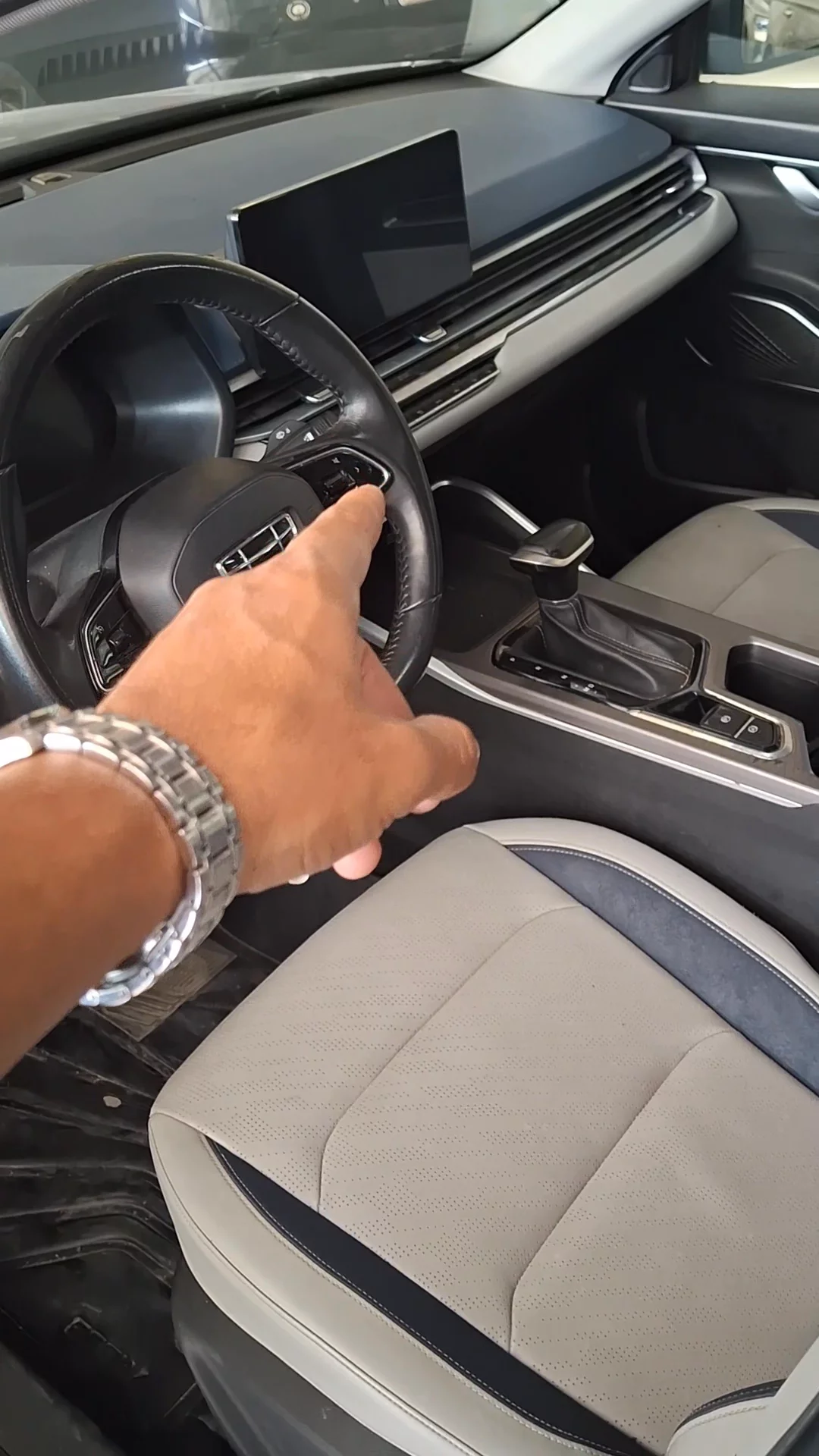 Car video thumbnail 1 of 7