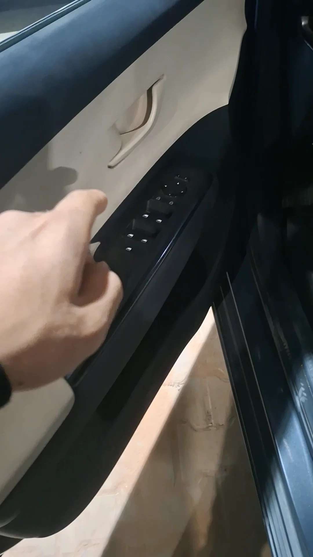 Car video thumbnail 1 of 7