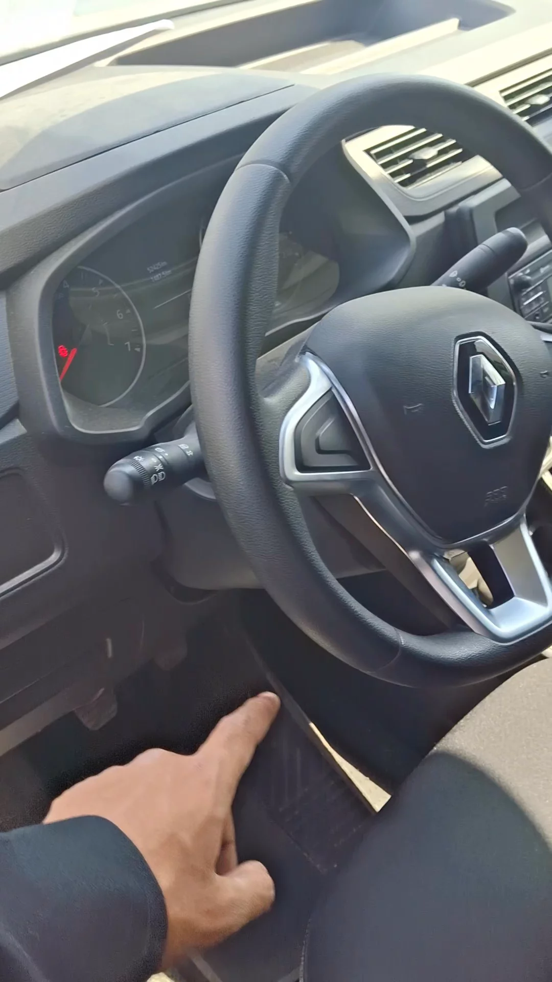 Car video thumbnail 1 of 8