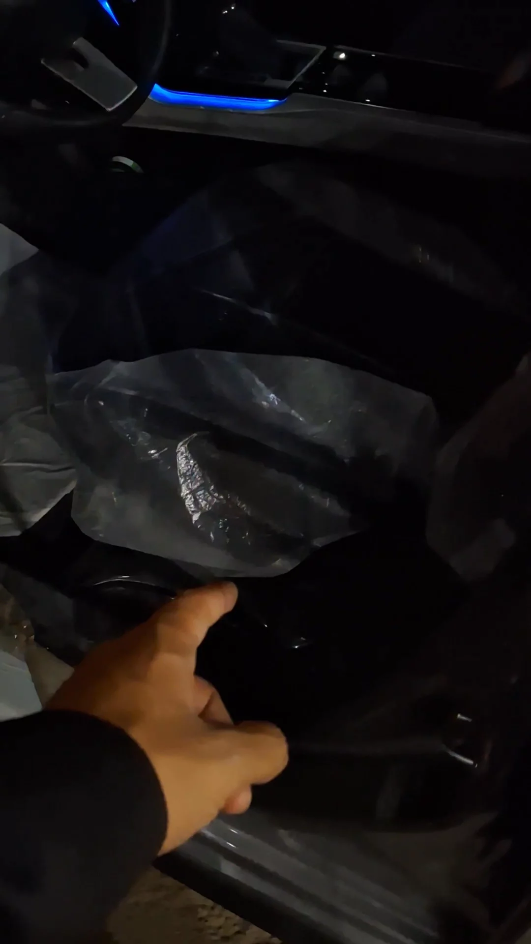 Car video thumbnail 1 of 8