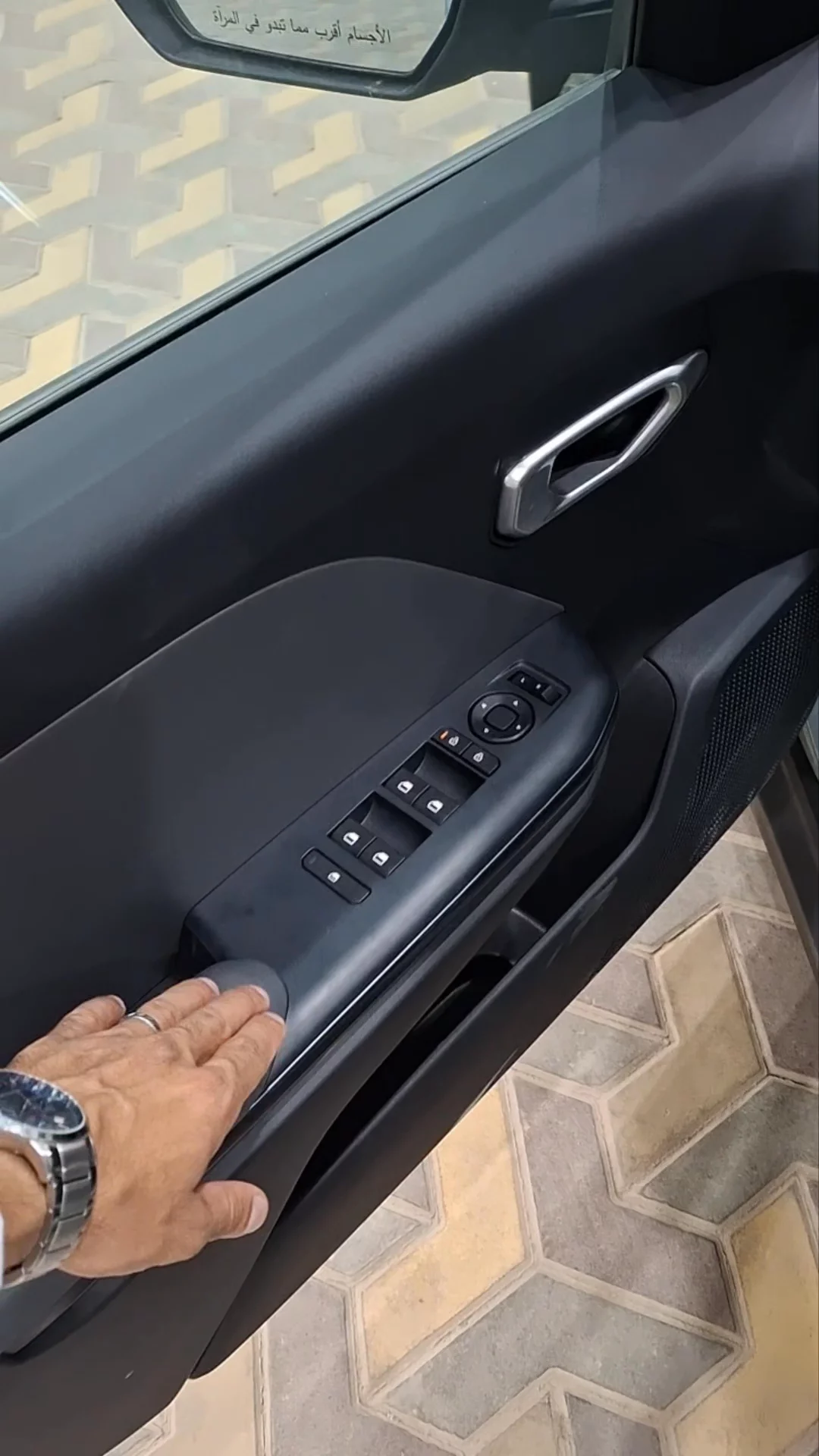 Car video thumbnail 1 of 9