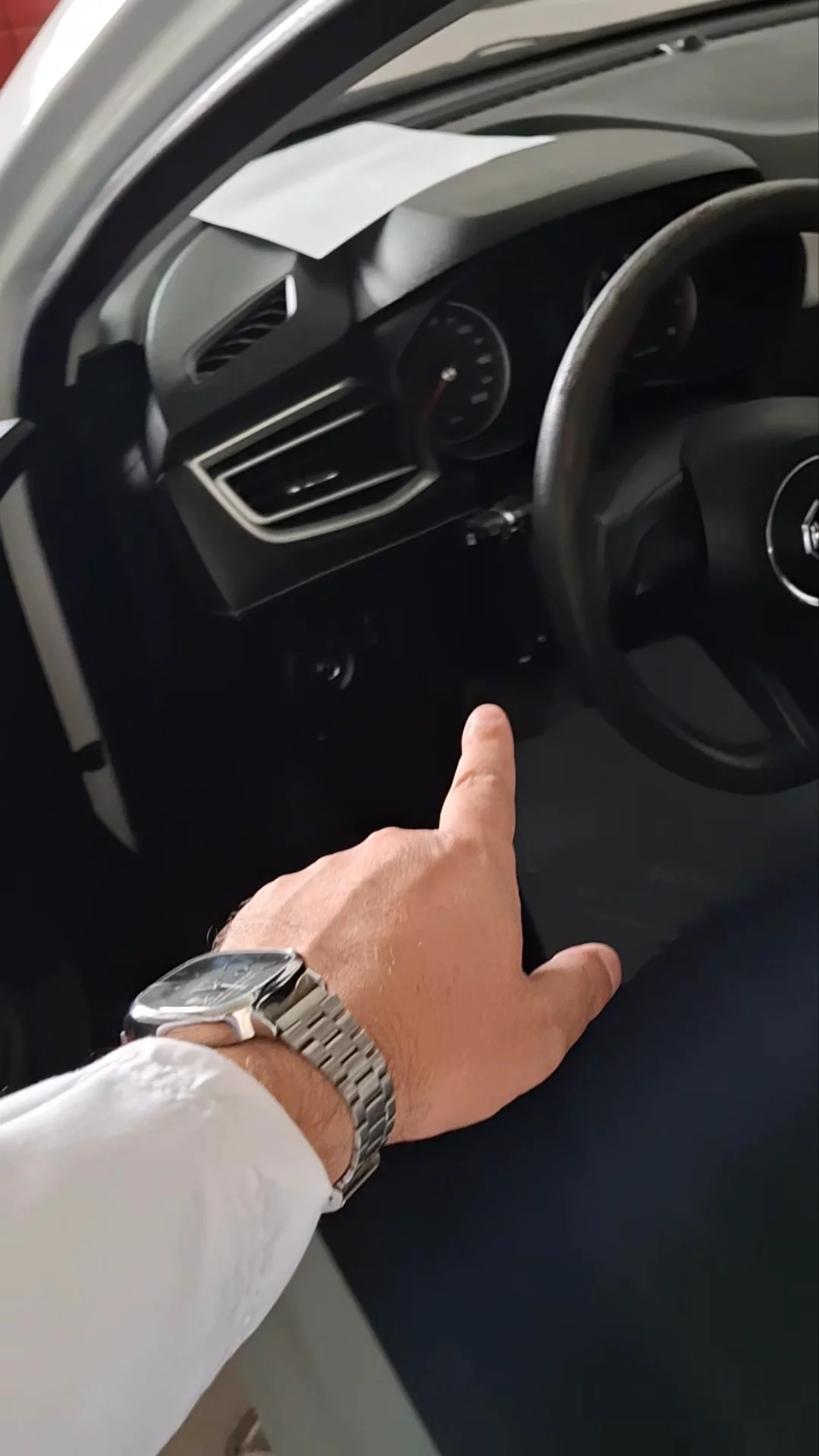 Car video thumbnail 1 of 9