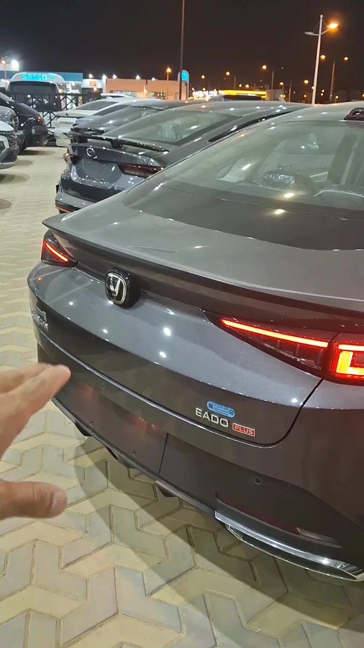 Car video thumbnail 1 of 10