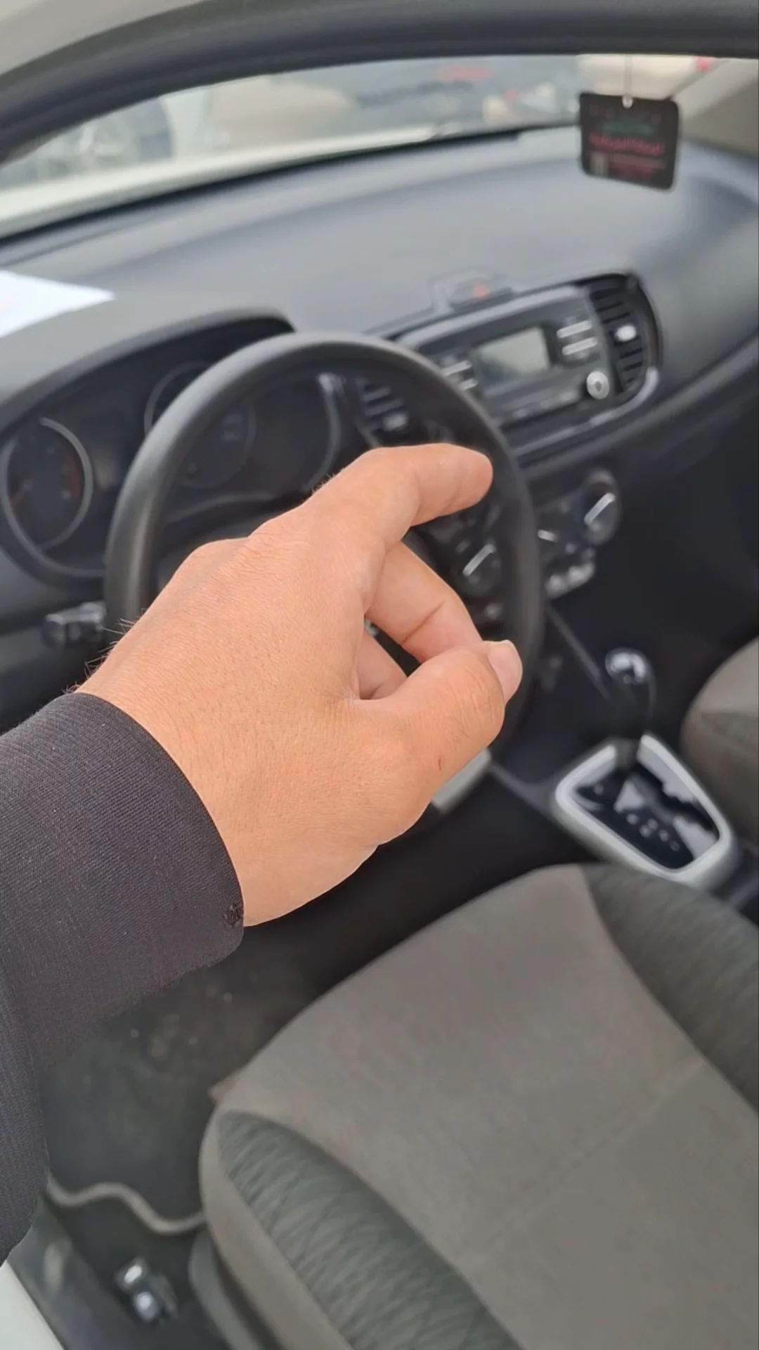 Car video thumbnail 1 of 8