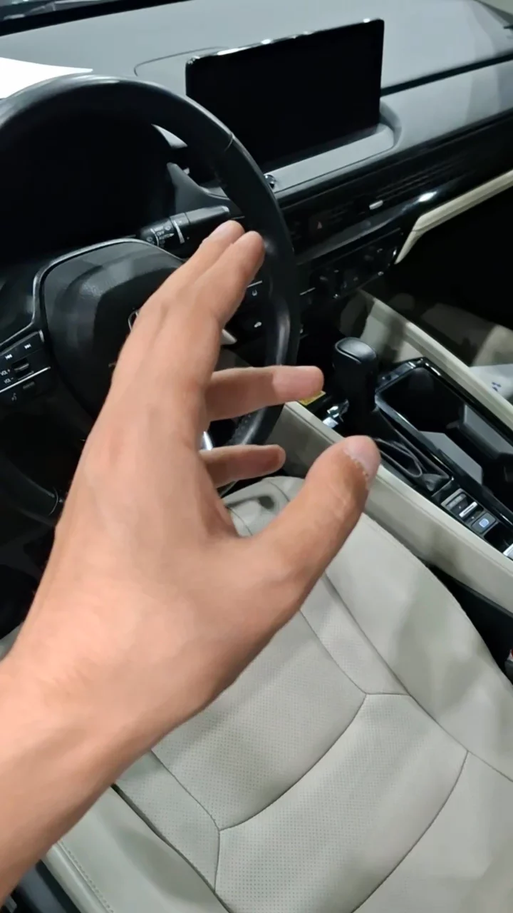 Car video thumbnail 1 of 8