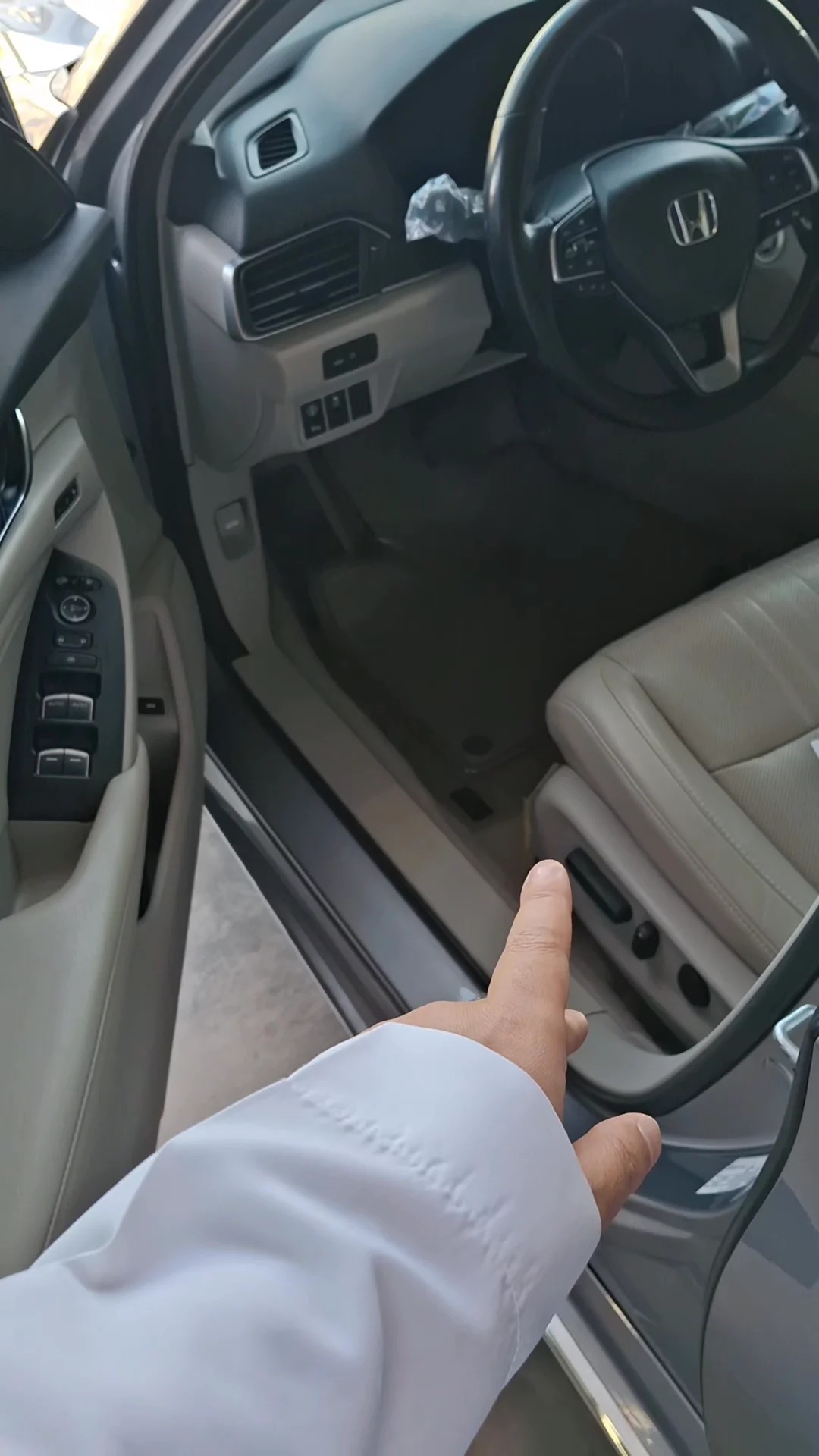 Car video thumbnail 1 of 9