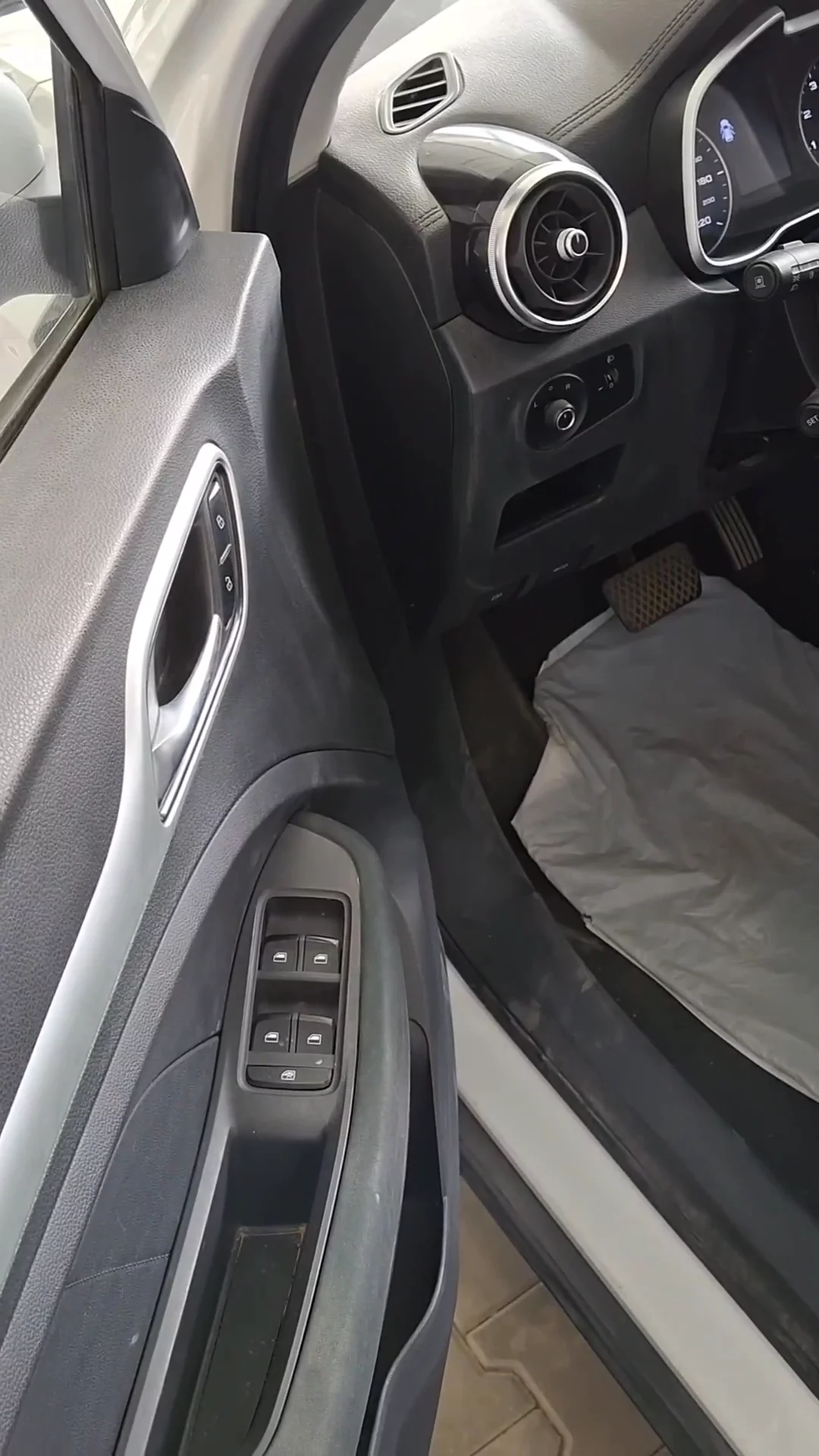 Car video thumbnail 1 of 9