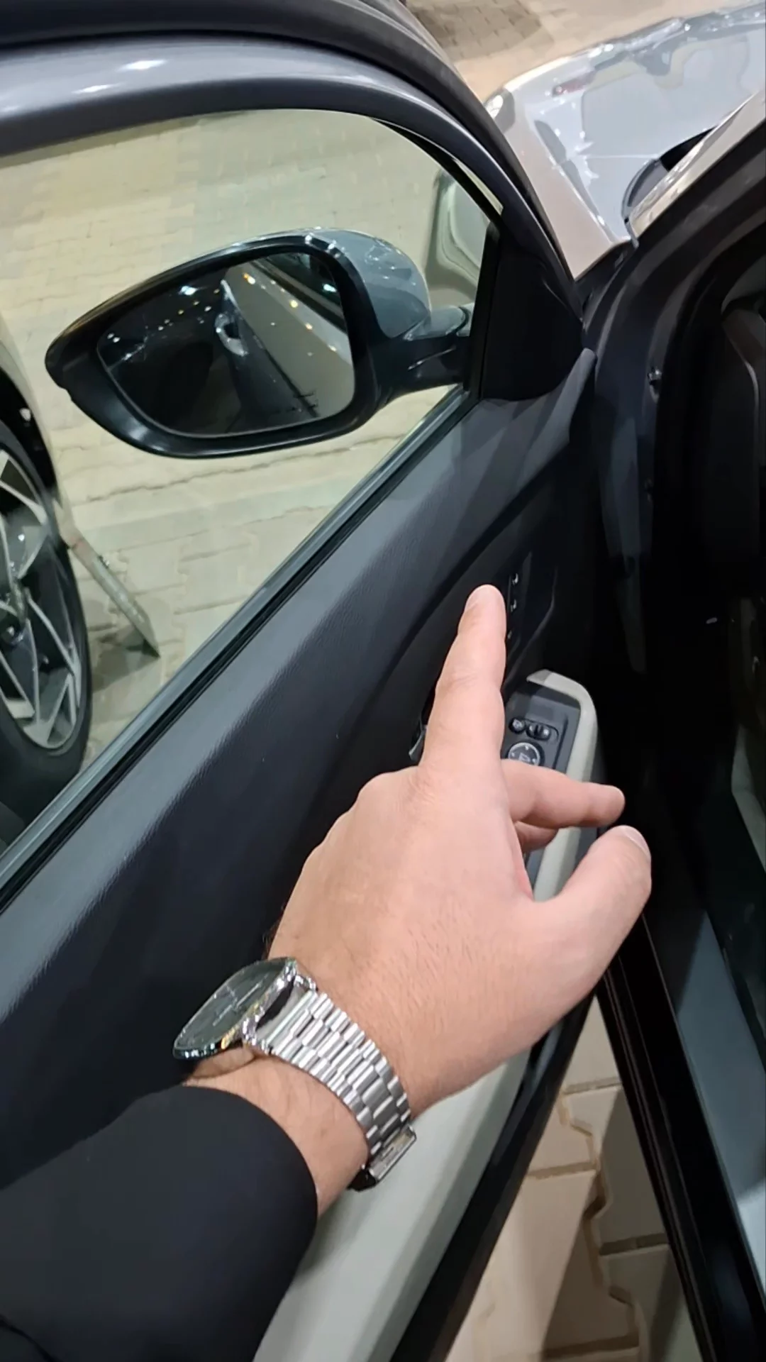 Car video thumbnail 1 of 10